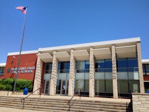 Highland_Park_High_School_(Highland_Park,_Illinois),_USA_-_June_2014